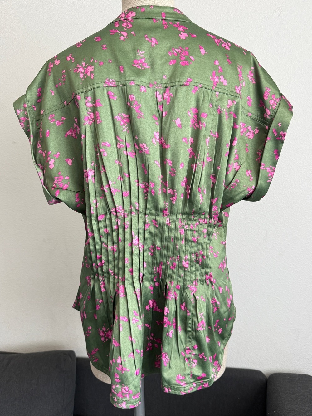 Pilcro Anthropologie Linden Silken Pleated Waisted Blouse Green Floral L - Picture 3 of 9